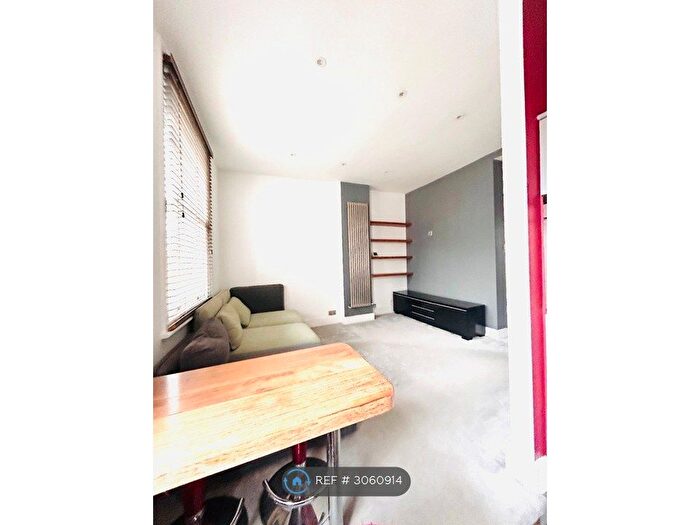 2 Bedroom Flat To Rent In Jeffreys Road, London, SW4