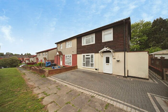 3 Bedroom Semi Detached House For Sale In Burnham Road, Luton, LU2