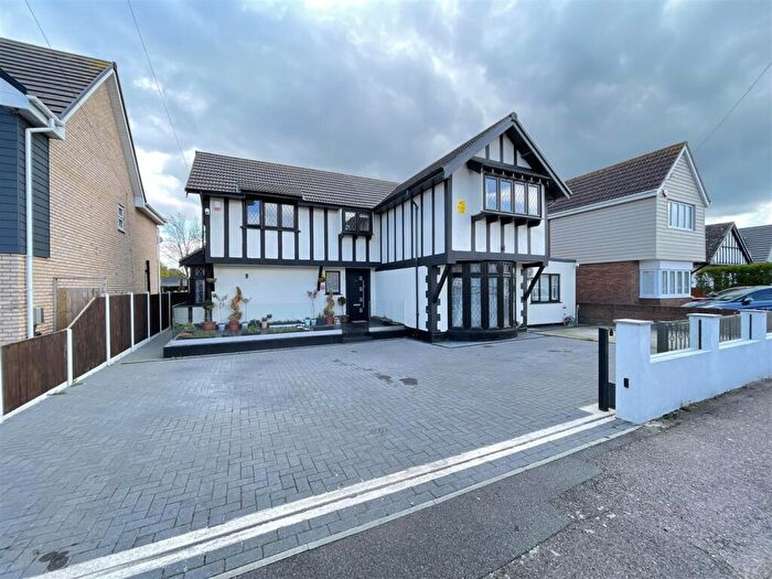 5 Bedroom Detached House For Sale In Oxford Road, Stanford-le-hope, SS17