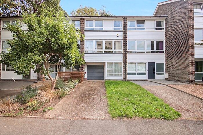 3 Bedroom Terraced House For Sale In Wakefield Gardens, Crystal Palace, SE19