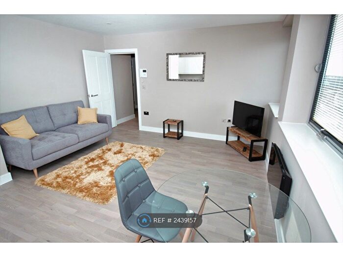 1 Bedroom Flat To Rent In Chartwell Plaza, Southend-On-Sea, SS1