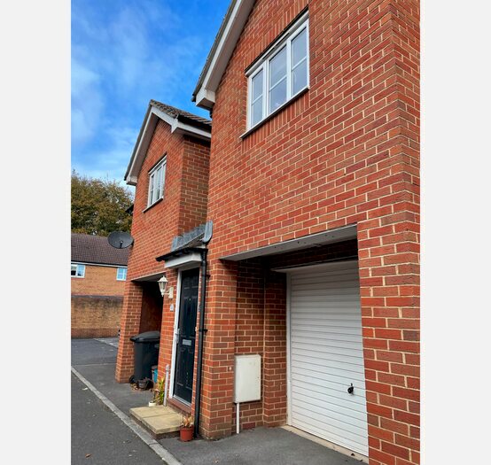1 Bedroom Flat To Rent In Galahad Close, Yeovil, Somerset BA21
