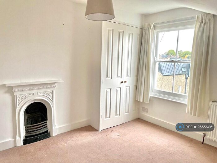 2 Bedroom Flat To Rent In Gayville Road, London, SW11