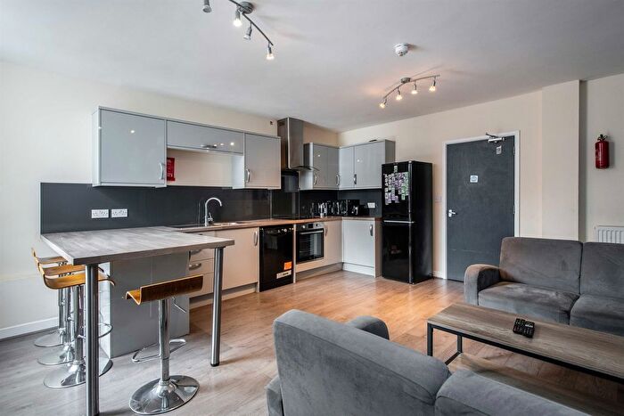 4 Bedroom Flat To Rent In Equitable House, South Parade, NG1
