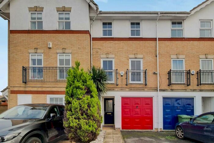 3 Bedroom House To Rent In Princess Alice Way, Thamesmead, London, SE28