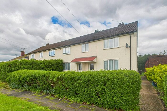 2 Bedroom Maisonette For Sale In Hawley Lane, Farnborough, Hampshire, GU14