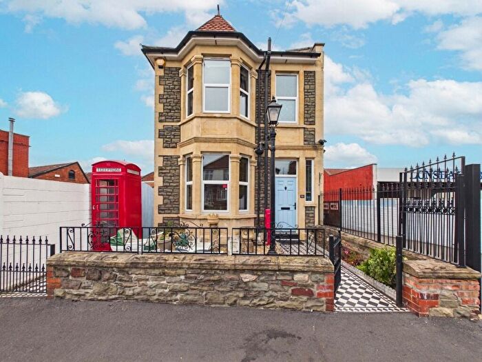 4 Bedroom Detached House For Sale In Woodland Way, Kingswood, Bristol, BS15