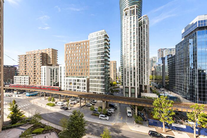 2 Bedroom Flat To Rent In Limeharbour, London, E14