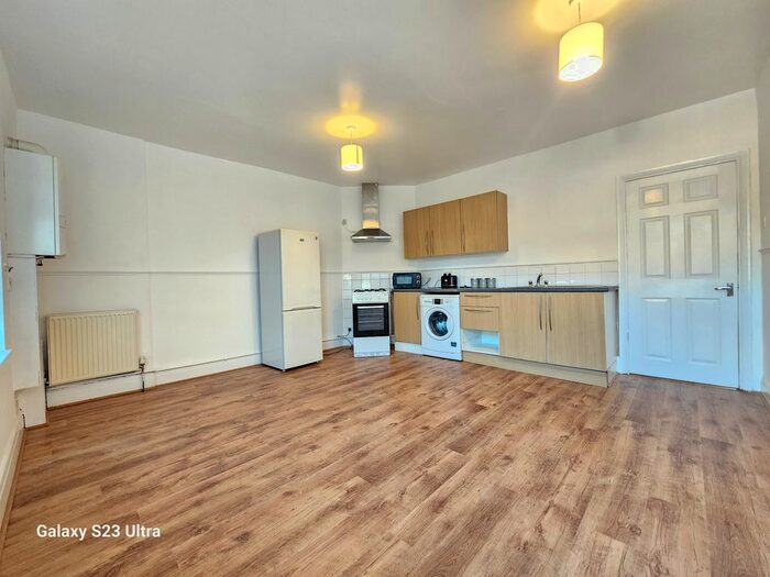 2 Bedroom Flat To Rent In Longley Avenue West, Sheffield, S5