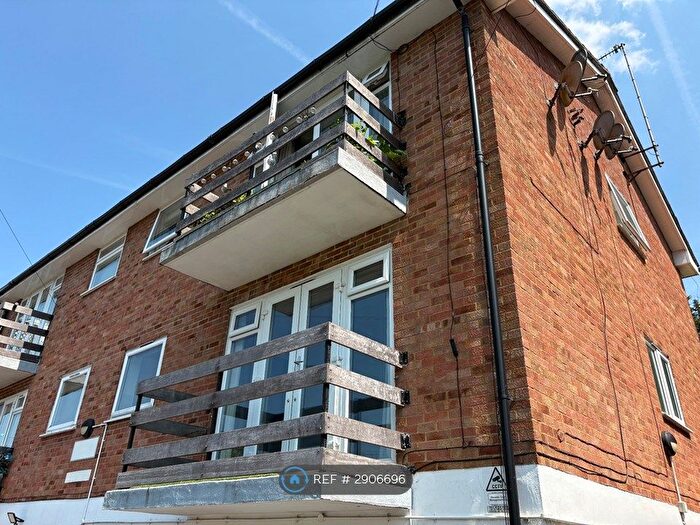 2 Bedroom Flat To Rent In Carisbrooke Avenue, High Wycombe, HP12