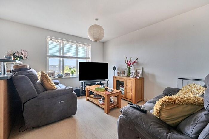 2 Bedroom Flat For Sale In Branagh Court, Reading, Berkshire, RG30