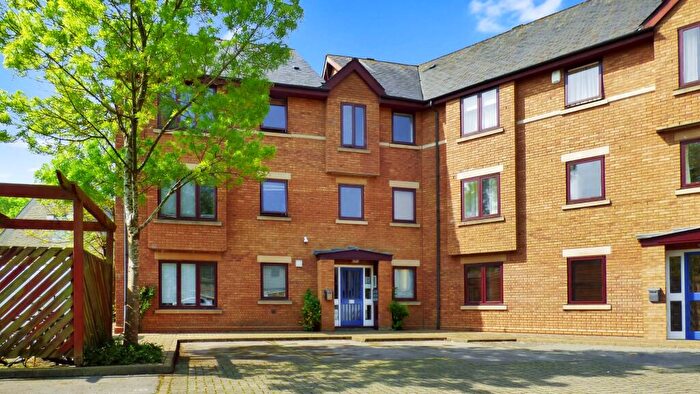 3 Bedroom Flat To Rent In Swan Court Paradise Street, Oxford, OX1