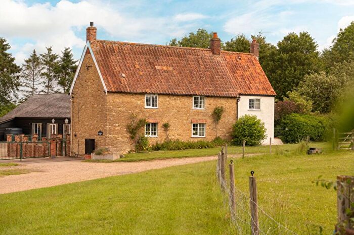 5 Bedroom Detached House For Sale In Carlton Road, Felmersham, MK43