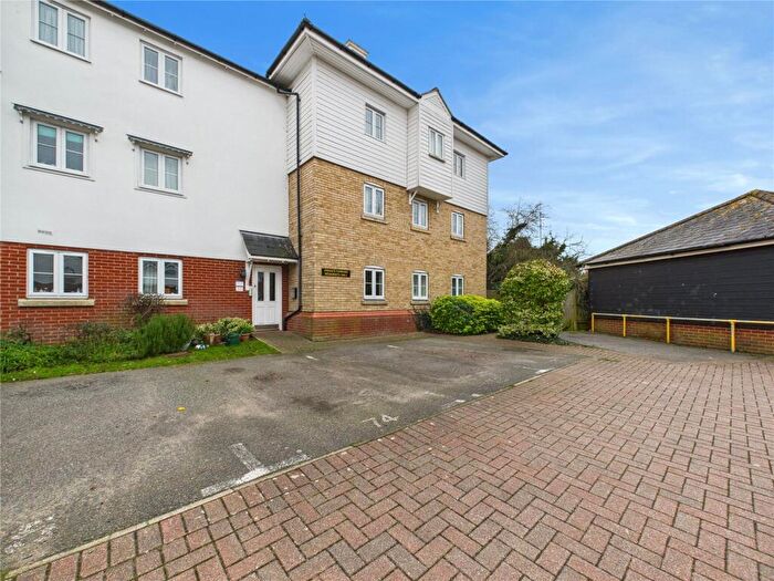 2 Bedroom Apartment For Sale In Oxton Close, Rowhedge, Colchester, Essex, CO5