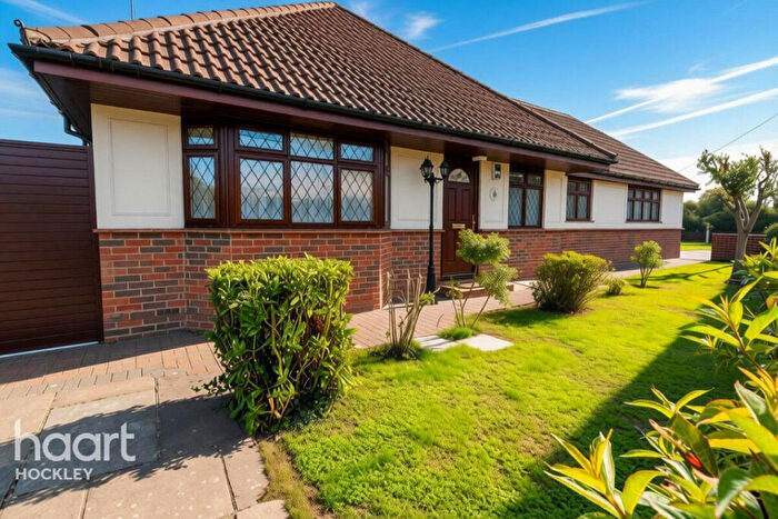 2 Bedroom Detached Bungalow For Sale In Greensward Lane, Hockley, SS5