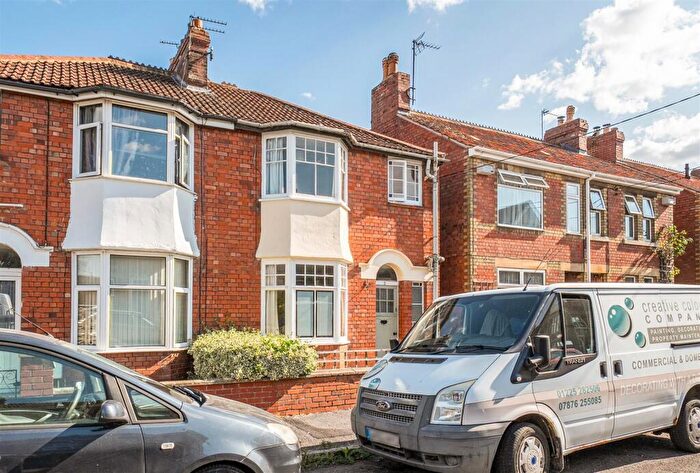 3 Bedroom Semi-Detached House For Sale In Downhayes Road, Trowbridge, BA14