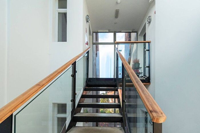 3 Bedroom Flat To Rent In Harold Road, Crystal Palace, London, SE19