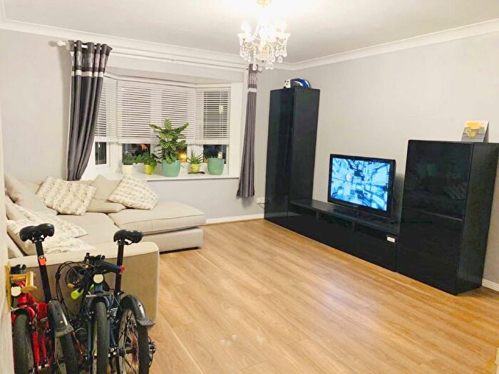 1 Bedroom Flat To Rent In Rossetti Road, London, SE16