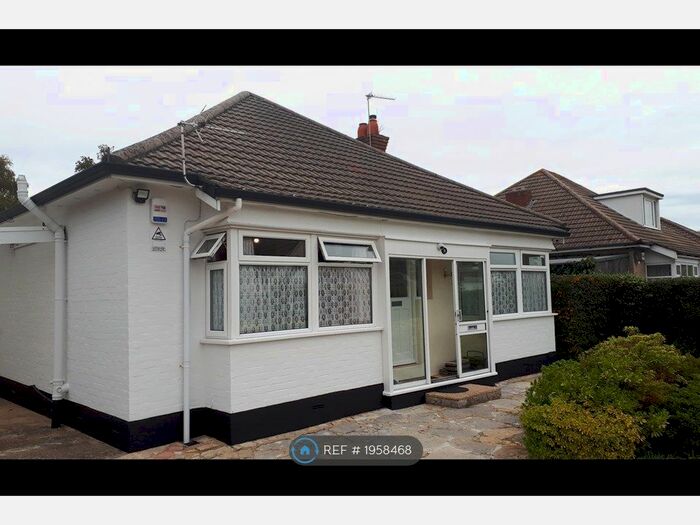 3 Bedroom Bungalow To Rent In Namu Road, Bournemouth, BH9