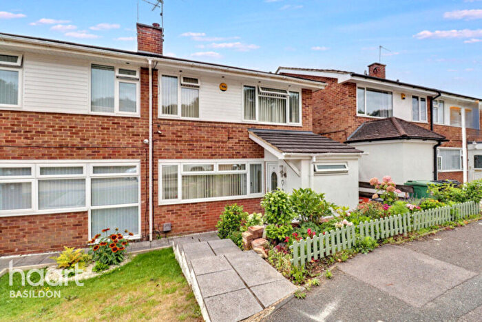 4 Bedroom Semi-Detached House For Sale In Dedham Close, Billericay, CM11