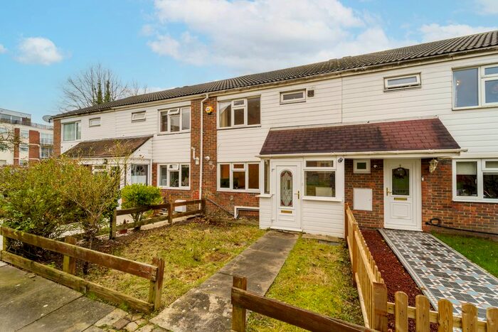 3 Bedroom Terraced House To Rent In Brook Meadow, London, N12