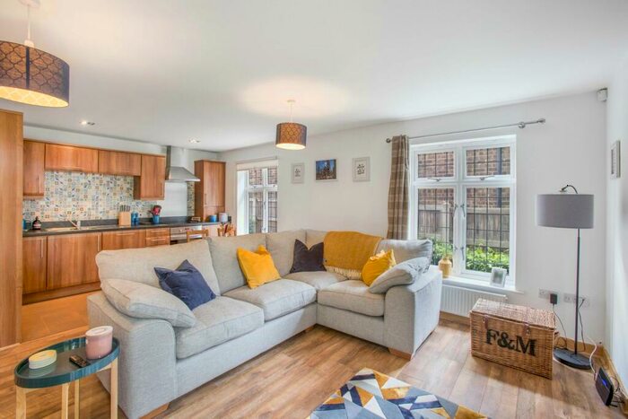 2 Bedroom Flat To Rent In Old Mile House Court, St Albans, AL1