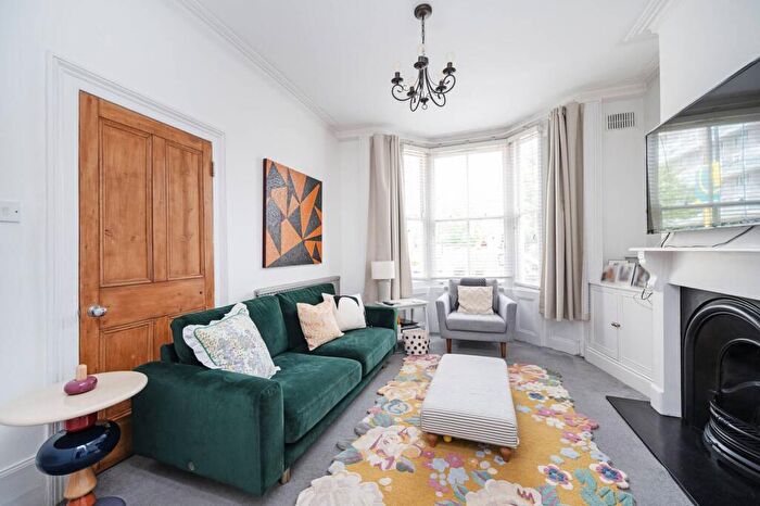 3 Bedroom End Of Terrace House For Sale In Bradstock Road, South Hackney, London, E9