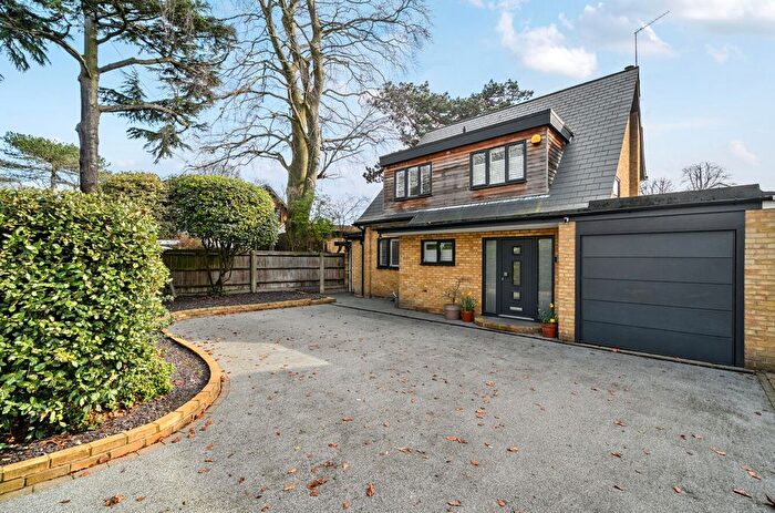 3 Bedroom Link Detached House For Sale In Hawthorne Road, Bromley, BR1