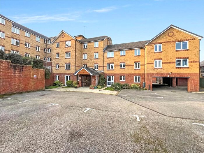 1 Bedroom Flat For Sale In Walderslade Centre, Walderslade Road, Chatham, Kent, ME5