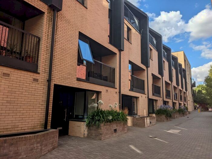 3 Bedroom Town House To Rent In Cannon Mews, Chelmsford, CM1