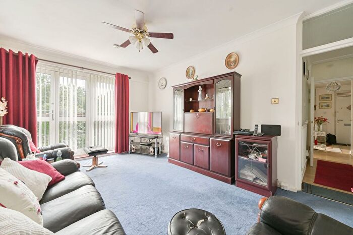 2 Bedroom Flat For Sale In Copley Close, Hanwell, London, W7