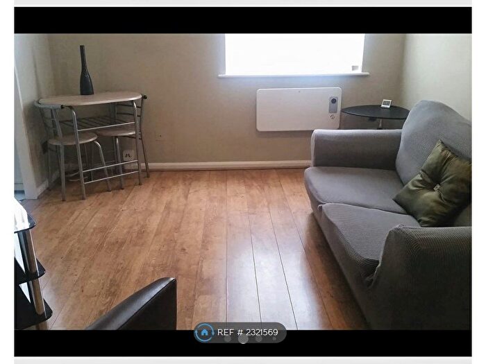 1 Bedroom Flat To Rent In Chantrell Court, Leeds, LS2