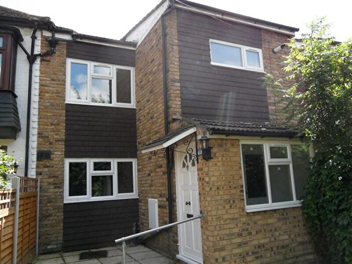3 Bedroom Semi Detached House To Rent In Ainslie Wood Crescent, Chingford, E4
