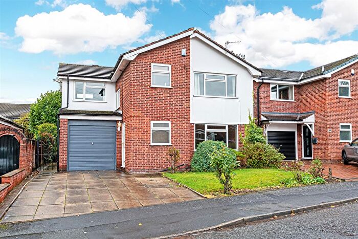 4 Bedroom Detached House To Rent In Redwood Close, Woolston, Warrington, WA1