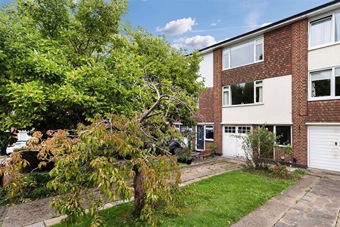 4 Bedroom Terraced House For Sale In Dernier Road, Tonbridge, TN10