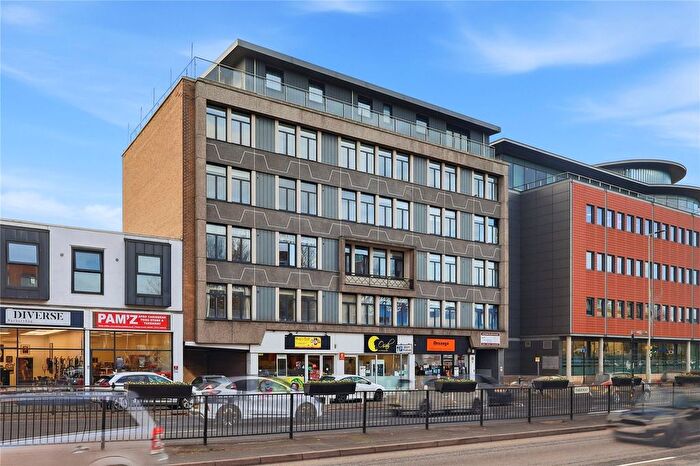 2 Bedroom Flat To Rent In Parkway, Chelmsford, Essex, CM2