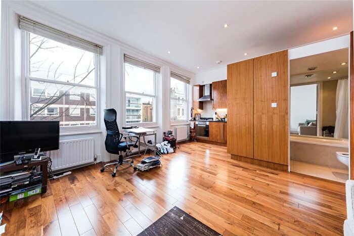 2 Bedroom Flat To Rent In Castletown Road, Fulham, W14