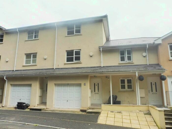 3 Bedroom Flat To Rent In Parkfield Road, Torquay TQ1