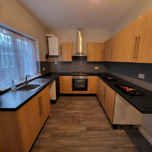 3 Bedroom Terraced House To Rent In West End Avenue, DN5