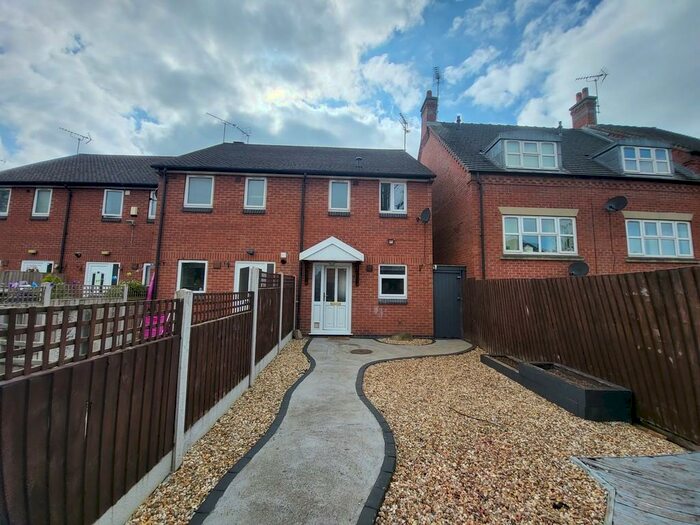 2 Bedroom Town House To Rent In Wharfe Close, Uttoxeter, ST14