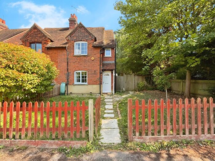 3 Bedroom End Of Terrace House For Sale In Glebeland, Hatfield, AL10