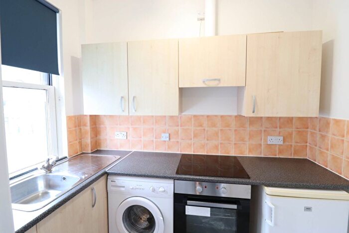 1 Bedroom Flat To Rent In Castle Street, High Wycombe, HP13