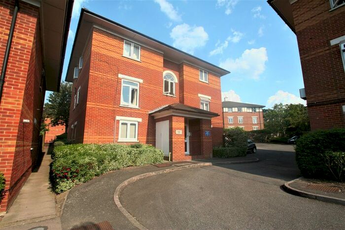1 Bedroom Flat To Rent In Swynford Gardens, London, NW4