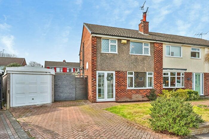 3 Bedroom Semi Detached House For Sale In Quinton Close, Silverdale, Nottingham, NG11