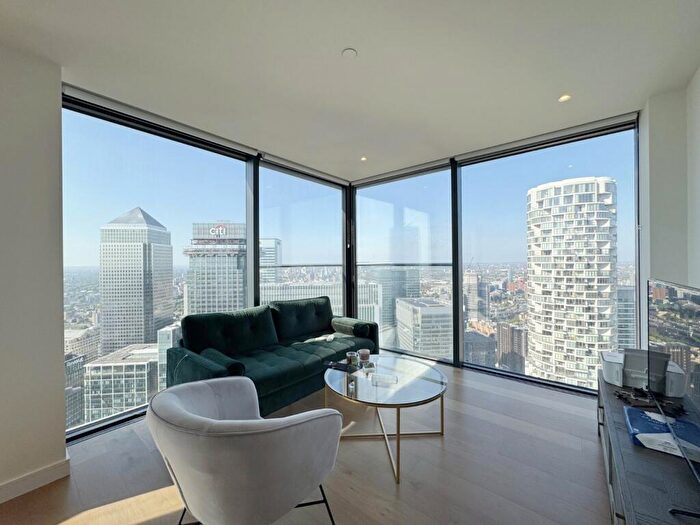 3 Bedroom Flat To Rent In Hampton Tower, Marsh Wall, E14