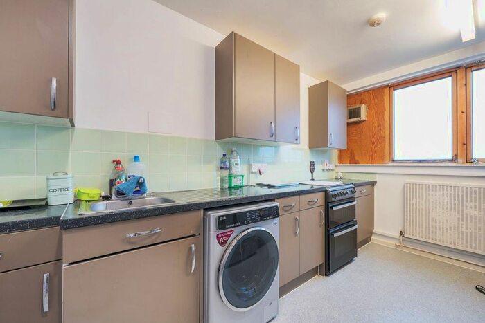 2 Bedroom Flat To Rent In Pelican Estate, Peckham, London, SE15