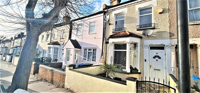 4 Bedroom Terraced House To Rent In Dennett Road, Croydon, CR0