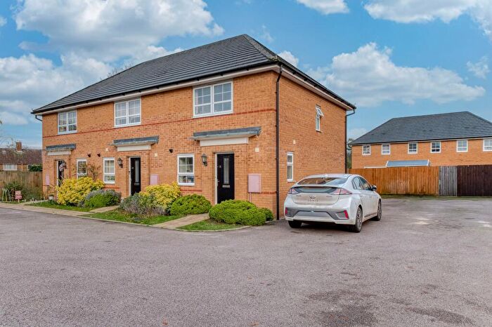 3 Bedroom End Of Terrace House For Sale In Valetta Drive, Carbrooke, IP25