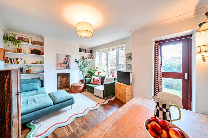 3 Bedroom Apartment For Sale In Elmington Estate, London, SE5