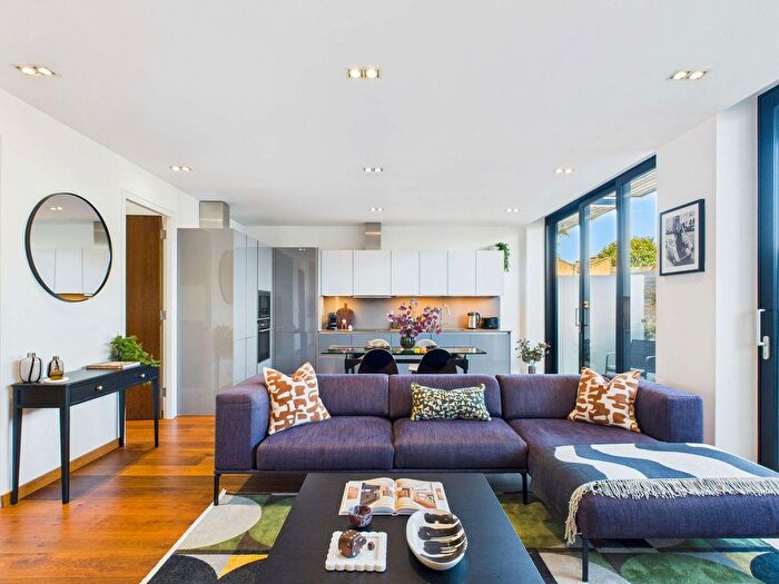 2 Bedroom Flat To Rent In Camden Town, NW1